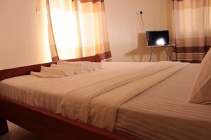 Single Room | Desk, iron/ironing board, free WiFi