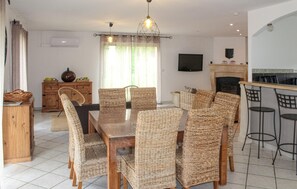 Dining - Gorgeous home in Grignan (Grignan)