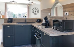 Fridge, stovetop, dishwasher, coffee/tea maker - Gorgeous home in Grignan (Grignan)