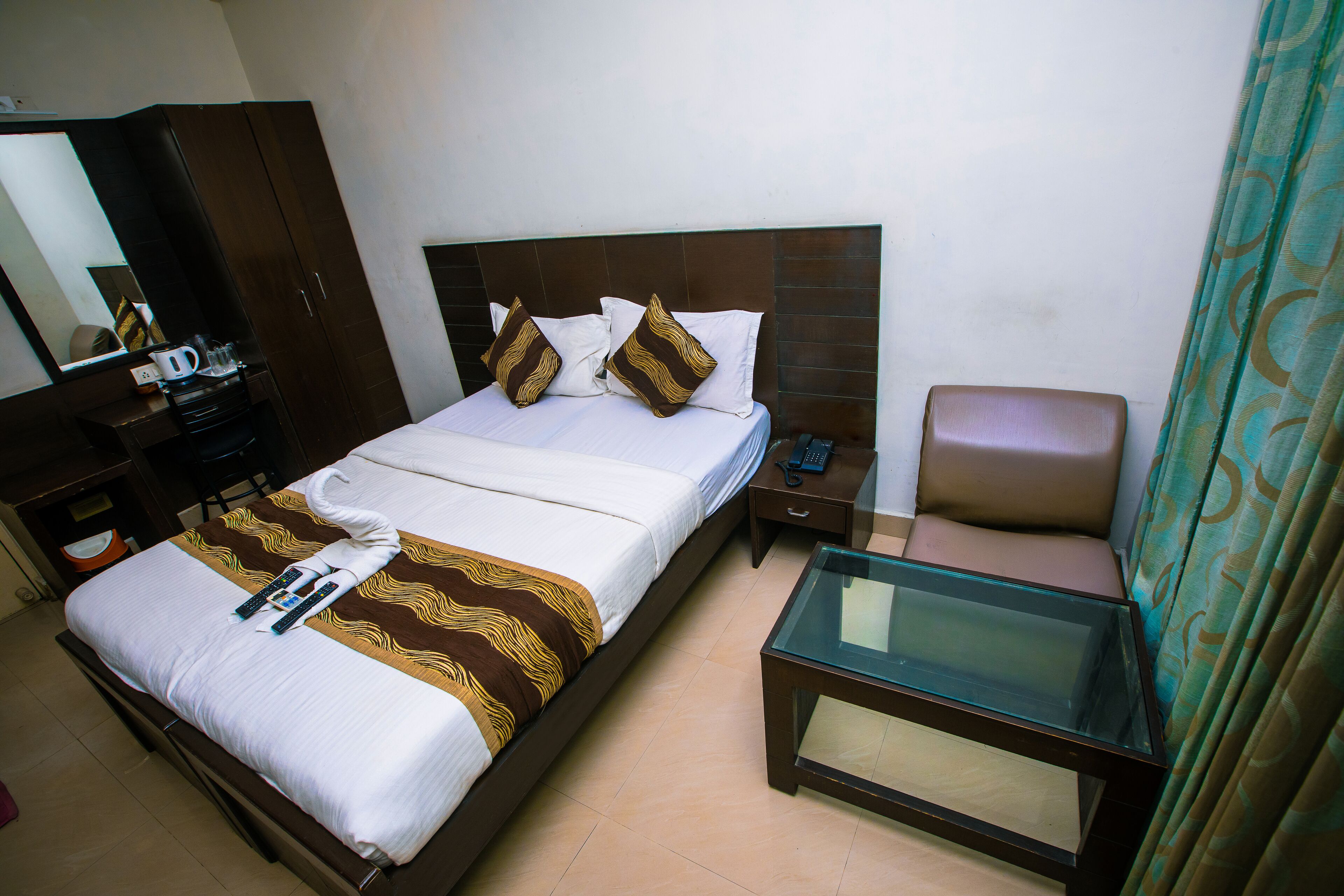 Basic Double Room, 1 Double Bed | In-room safe, iron/ironing board, rollaway beds, free WiFi