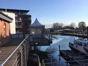 Unclassified image, 5 of 41, button