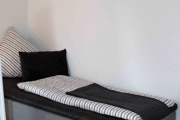 Unclassified image, 1 of 41, button