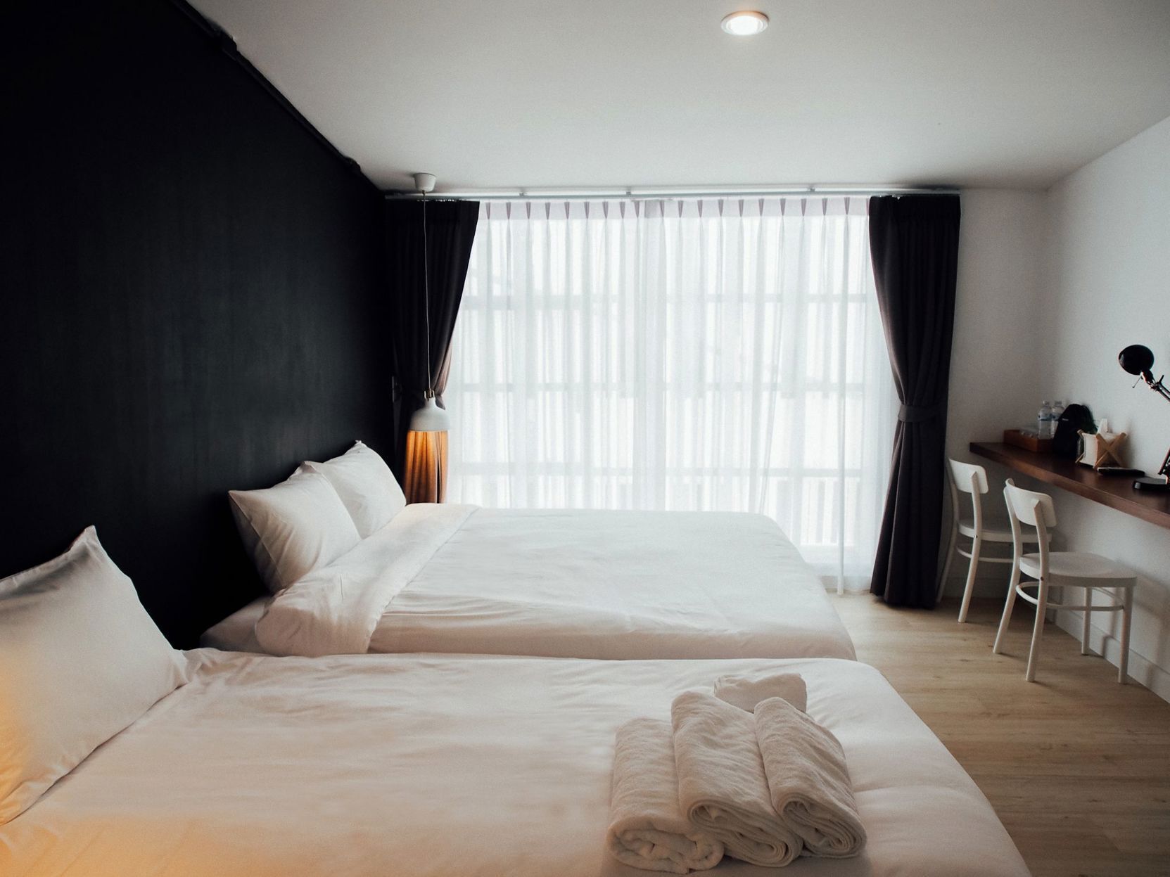 Literie de qualité, lit avec matelas Select Comfort, minibar