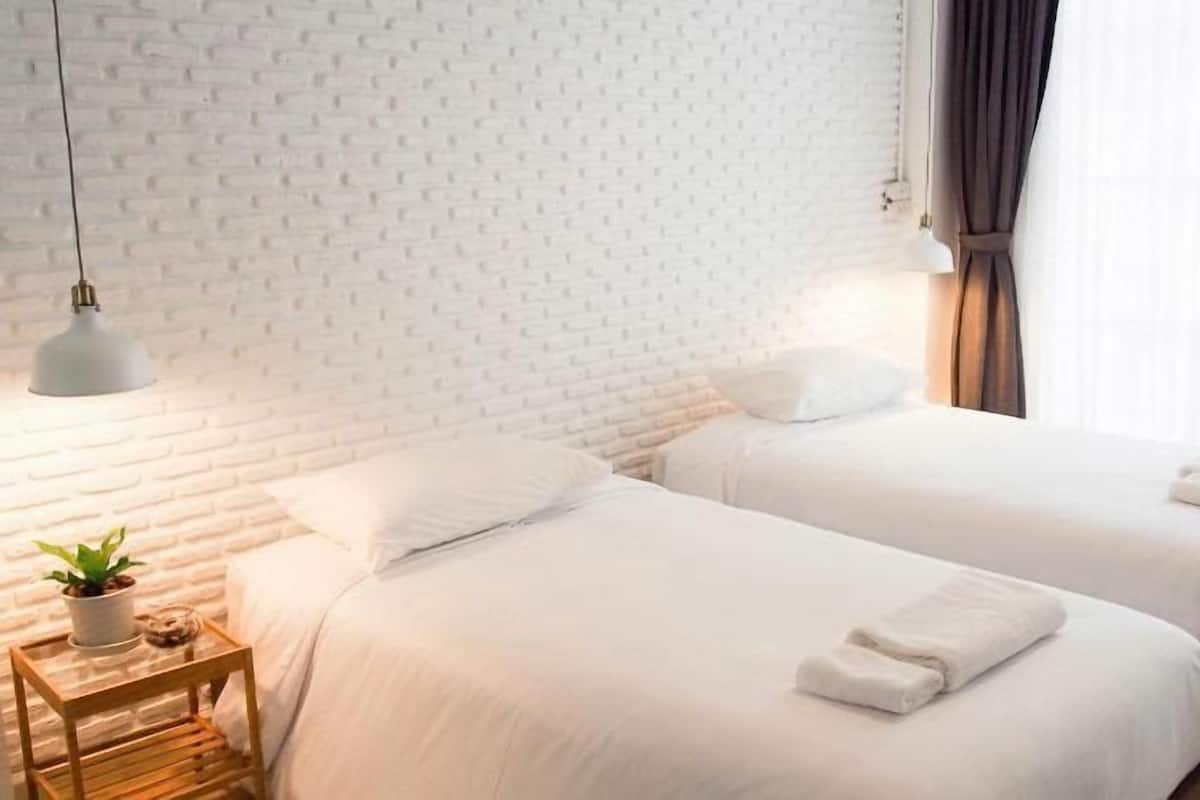 Roupas de cama premium, camas Select Comfort, frigobar