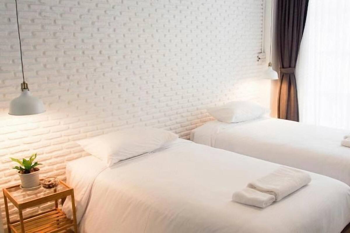 Literie de qualité supérieure, matelas Select Comfort, minibar