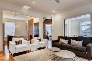 Smart TV, fireplace - 1- Historic Music Row - The Music City Collection (Nashville)