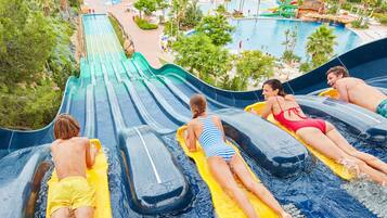 Utomhuspool och uppvÀrmd pool