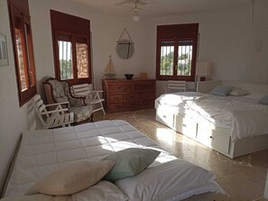 3 bedrooms, iron/ironing board, free WiFi, bed sheets