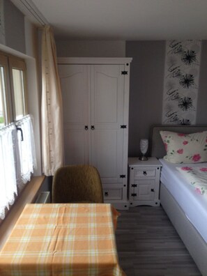 Unclassified image, 3 of 8, button