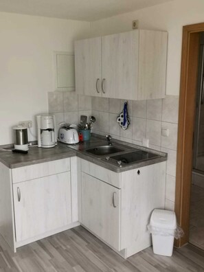 Unclassified image, 4 of 8, button