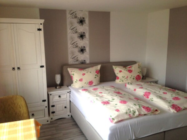 1 bedroom, WiFi, bed sheets