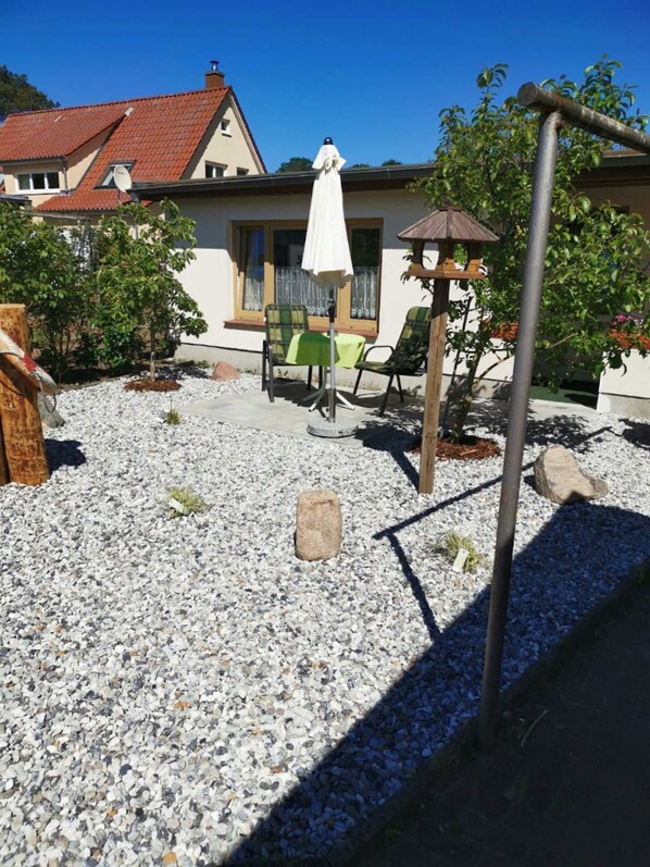 Unclassified image, 1 of 8, button