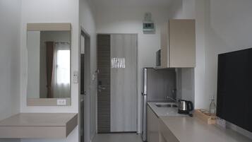 Standard Double Room | 私人小型廚房 | 雪櫃、微波爐、電熱水壺、廚房用具/餐具/器皿