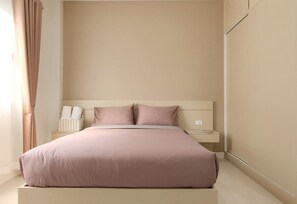 Standard Double Room | Schreibtisch, Verdunkelungsvorhänge, kostenloses WLAN, Bettwäsche