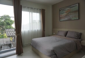 Standard Double Room | Escritorio, cortinas opacas, wifi gratis y ropa de cama