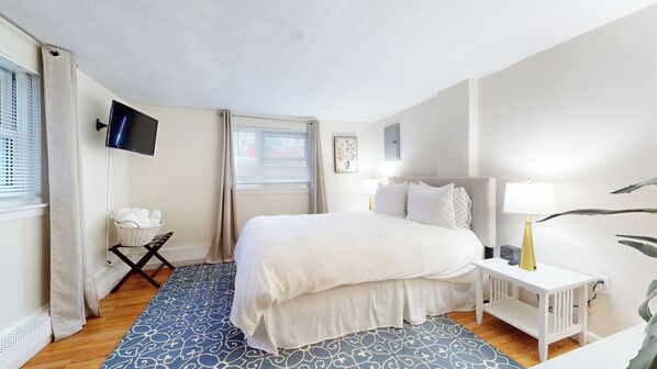 1 多间卧室、办公桌、熨斗/熨衣板、旅行婴儿床