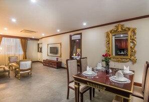 President Suite With Private Living Room - Kitchenette | Living area | Flat-screen TV