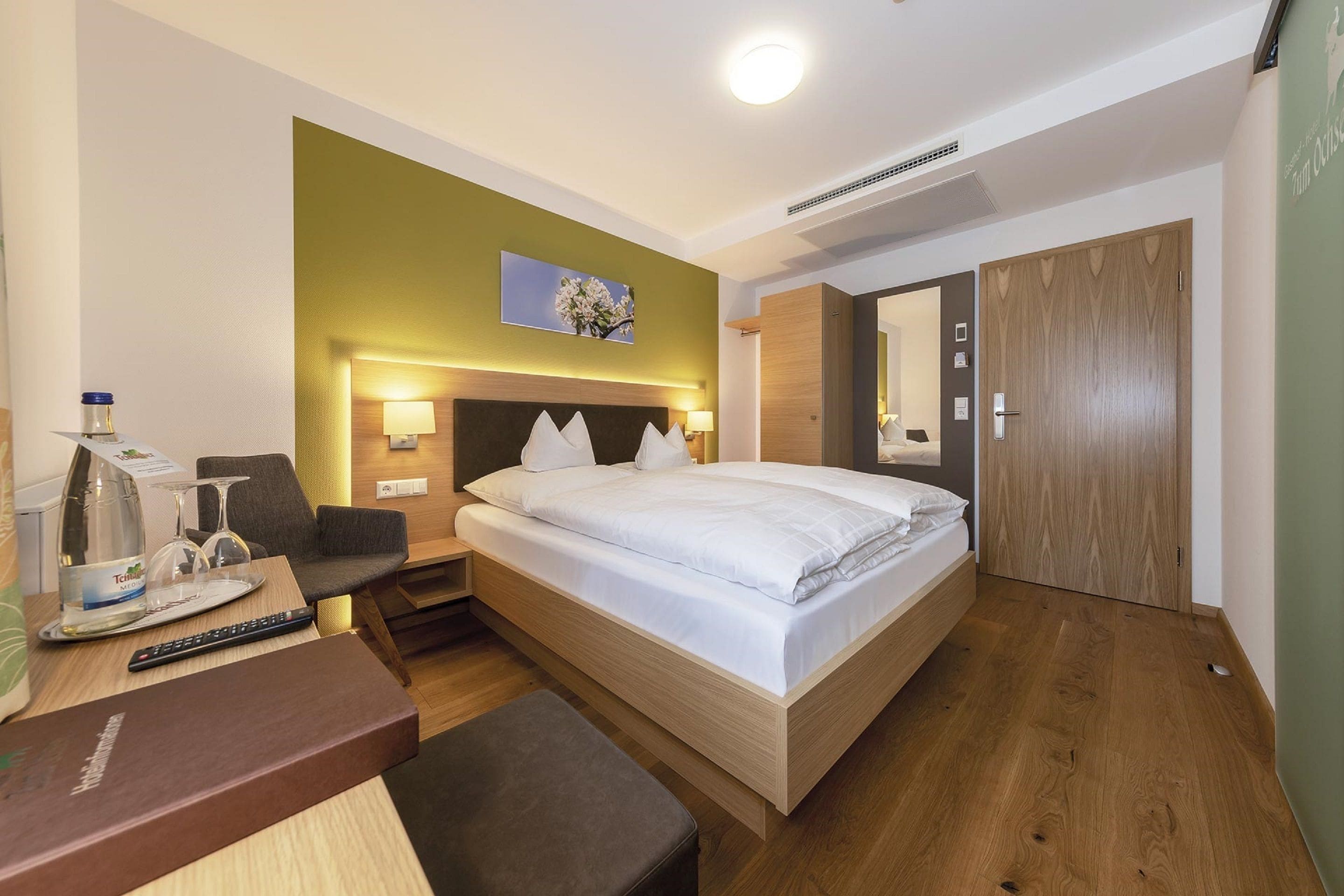 business double room | premium bedding, in-room safe, desk, laptop workspace