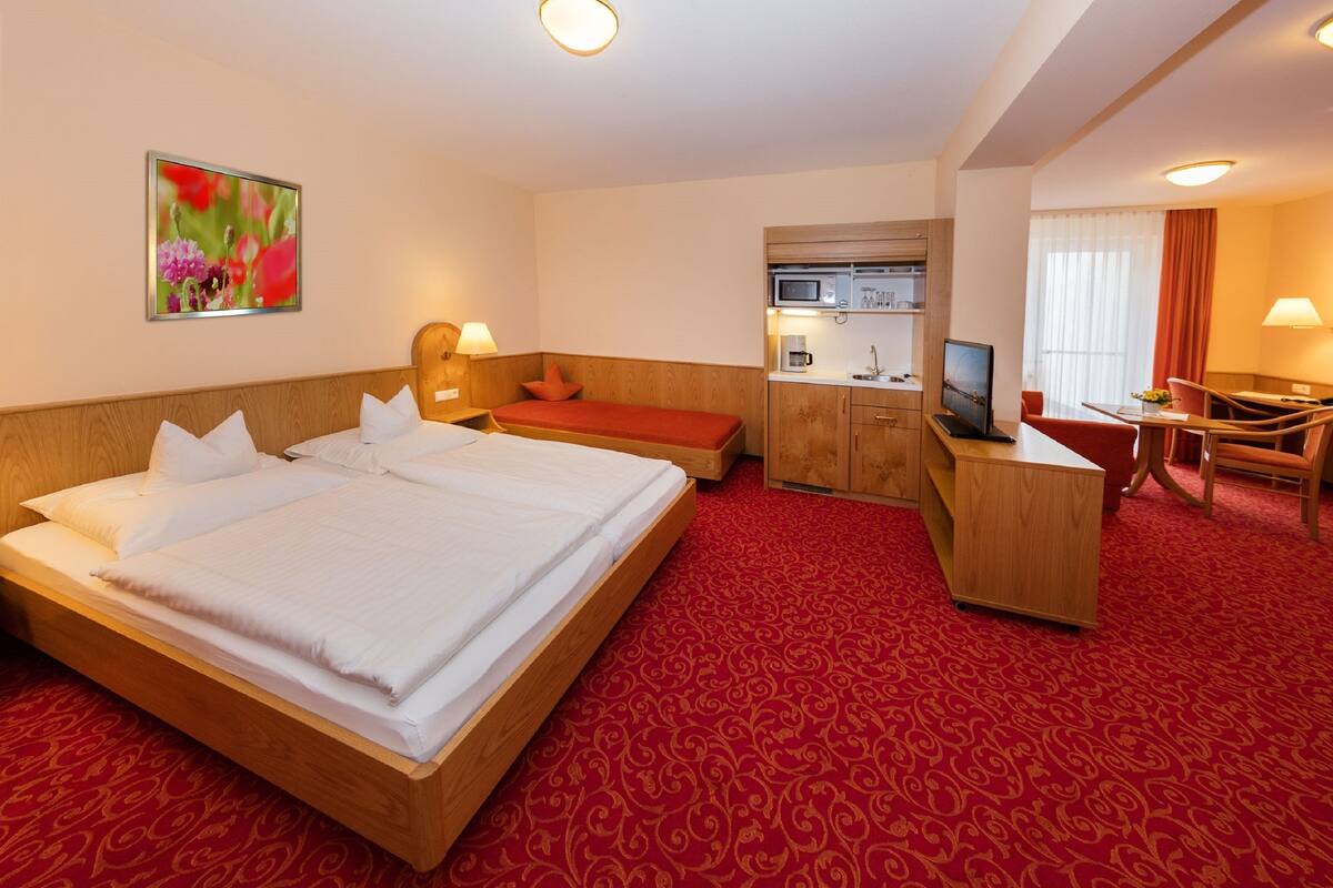 Family Room | Premium bedding, in-room safe, desk, laptop workspace