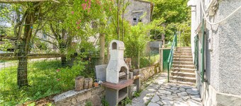 Bella casa con 4 camere da letto a Ne.