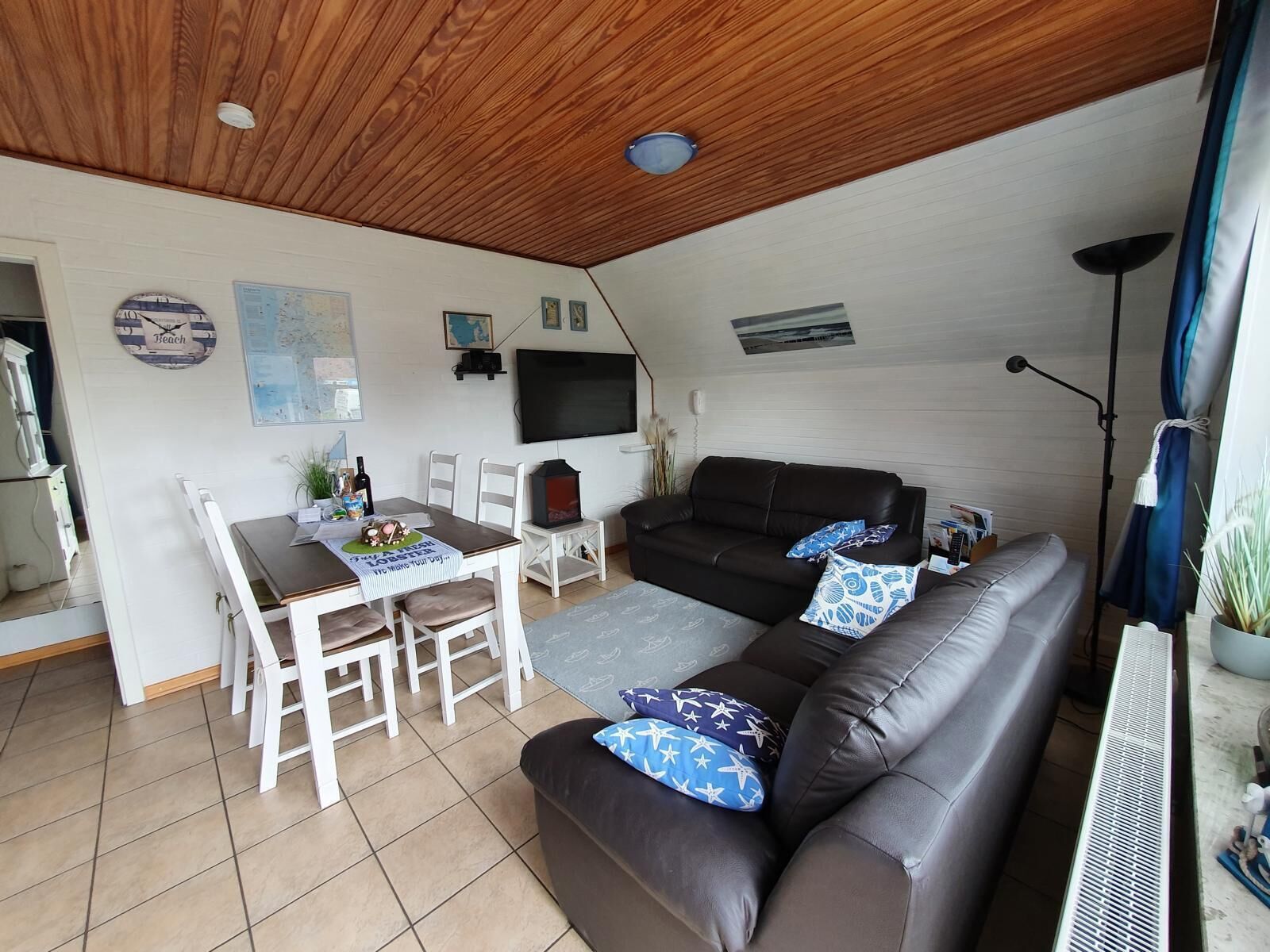 Smart-TV, Bücher, Stereoanlage