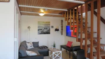 Smart TV, books, stereo