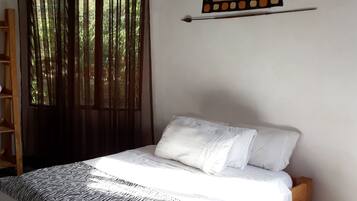 Suite, Ocean View | Desk