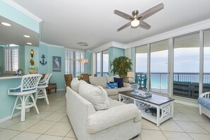 Smart TV - Spacious 10th Floor Beachfront Condo w/ Stunning Views in Central Destin! 🌅🐬 (Destin)