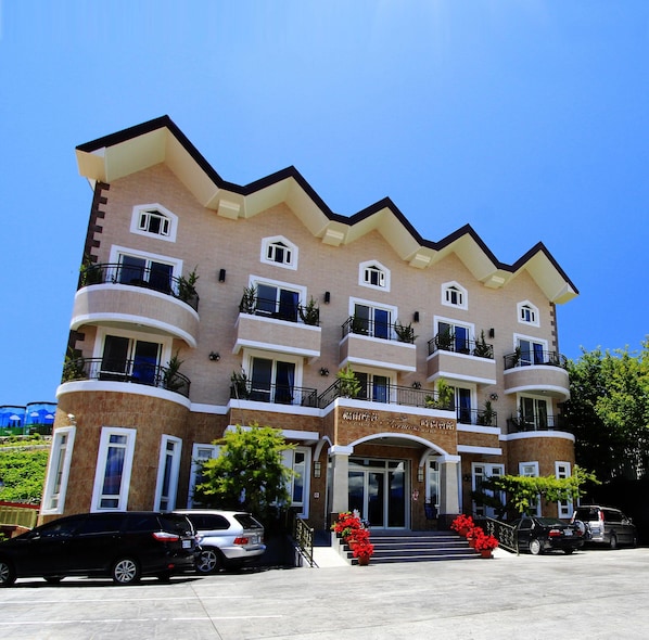 Mặt tiền nơi lưu trú