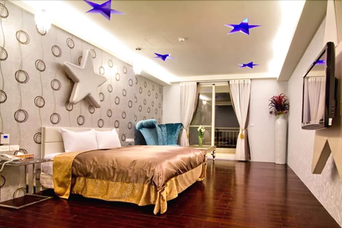 Deluxe Double Room | Desk, blackout curtains, soundproofing, rollaway beds