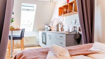 Free WiFi, bed sheets