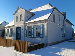 Unclassified image, 4 of 35, button