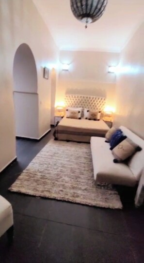 5 bedrooms, desk, iron/ironing board, free WiFi