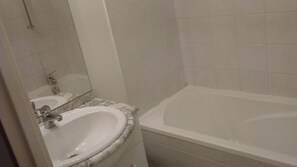 毛巾、肥皂、卫生纸