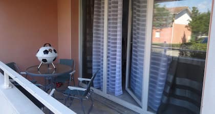 F2 en la residencia con piscina, conserje y aparcamiento