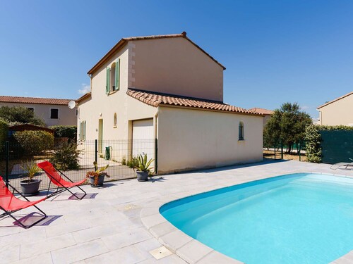 Spacious 4-Room Villa with Private Pool, Garden, Parking, and WiFi – Sleeps 7