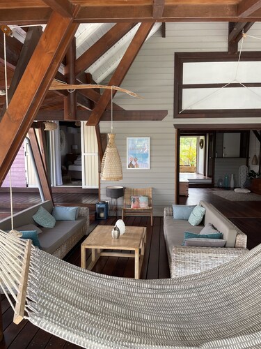 Villa en bois et sa piscine privée dans jardin tropical à 3 min des plages