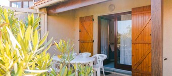 Charming 2BR Villa with Pool, Garden, BBQ, Parking – Pets Allowed!