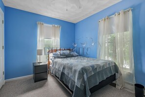 3 bedrooms, free WiFi - Spacious Cape, Close to Beach, Extra Living Area, Private Backyard (Narragansett)