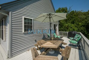 Outdoor dining - Spacious Cape, Close to Beach, Extra Living Area, Private Backyard (Narragansett)