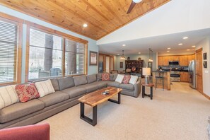 Smart TV, fireplace, stereo