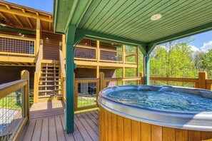 Outdoor spa tub - Heavenly View, FREE Attraction tickets for each paid day, Resort Pool, Hot Tub!! (Gatlinburg)