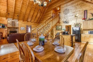 Interior - Big Sky, Breathtaking Mtn View, Free Attraction Tickets, Pool Table, Hot Tub!!! (Sevierville)