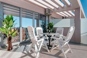 Premium Apartment, 2 Bedrooms, Annex Building | Terrace/patio