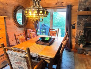 Dining - ELEGANT LOG CABIN.PRIVATE, QUIET. Great wi-fi, Clean. Heaven. (Shandaken)