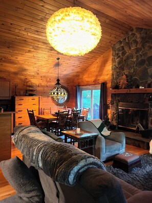 Smart TV, fireplace
