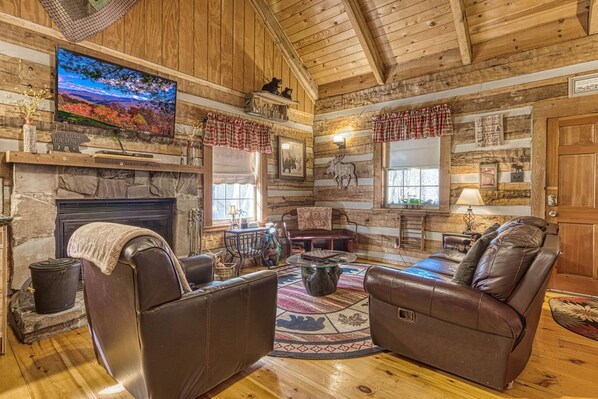 TV, fireplace - Bear End - Relax in Hot Tub, Specials, FREE Area Attraction Tickets!!! (Sevierville)