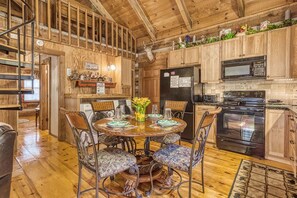 Dishwasher, coffee/tea maker - Bear End - Relax in Hot Tub, Specials, FREE Area Attraction Tickets!!! (Sevierville)