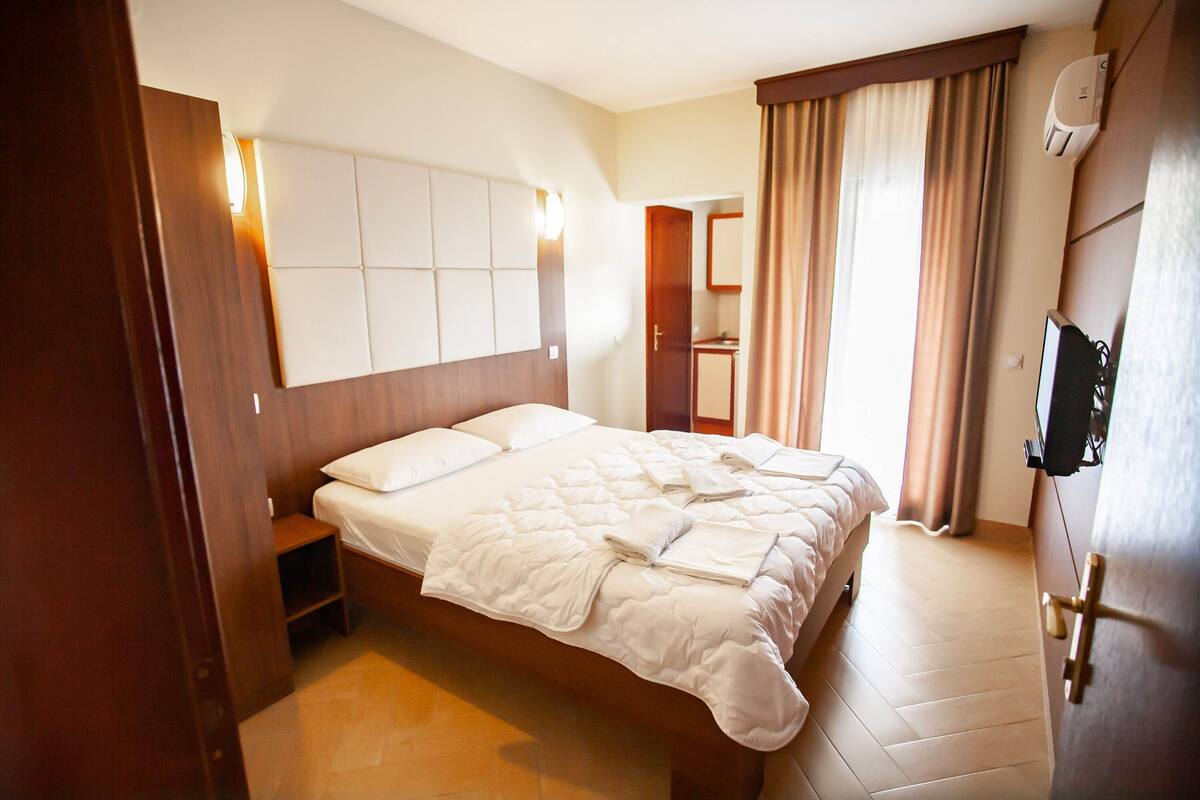 1 bedroom, minibar, desk, free cots/infant beds