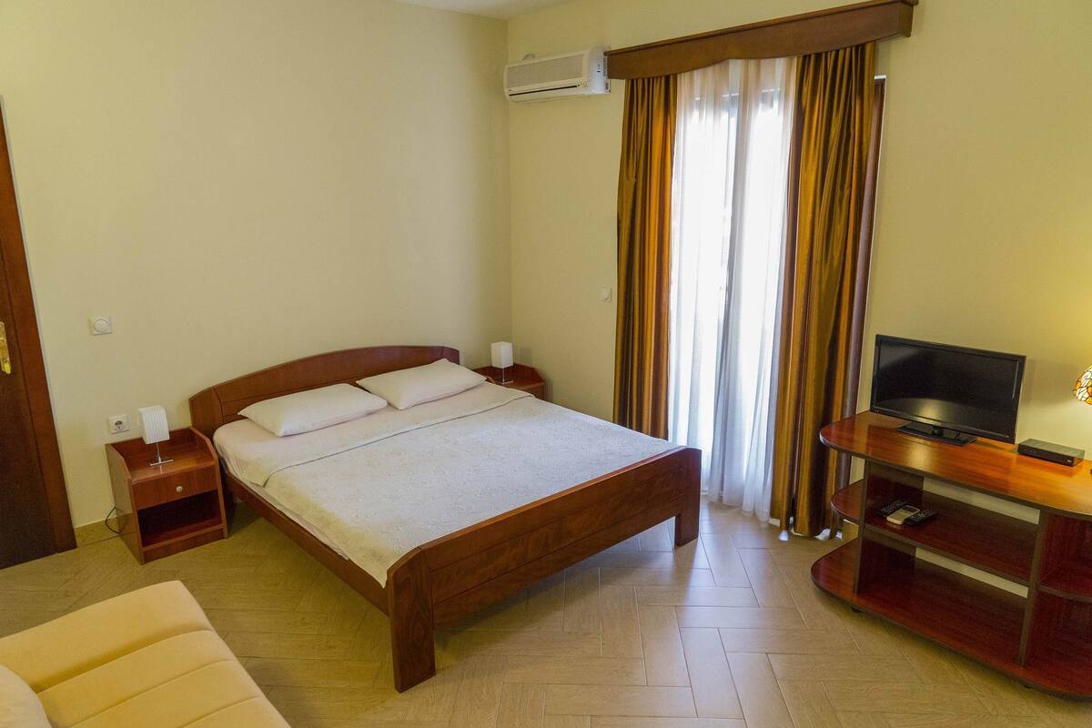 1 habitación, minibar, escritorio y cunas gratuitas